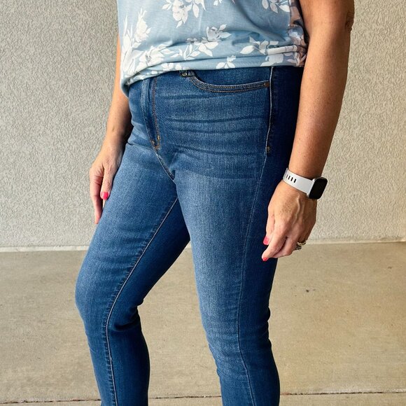 Jessica Cuffed Hem Skinny Jean from Judy Blue - Picture 4 of 6